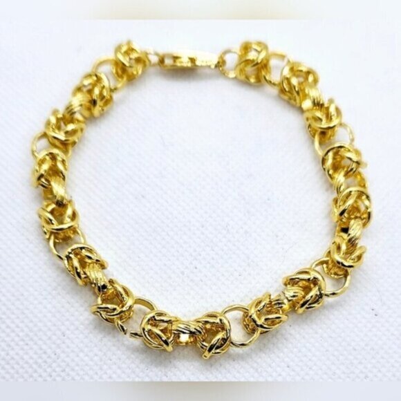 18K Gold Plated Royal Mesh Bracelet - Picture 5 of 6
